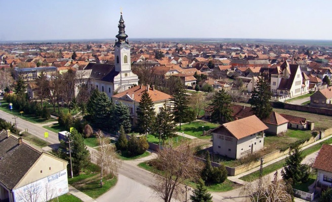 Katedrální kostel sv. Mikuláše v Ruském Krsturu z r. 1784 je centrem řeckokatolického apoštolského exarchátu v Srbsku. V Krsturu působí i dva řeholní řády